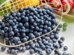 蓝莓不洗就吃？你都不知道吃下去了多少果蜡和农药残留！